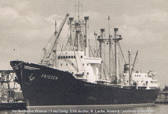 Die FRIEDEN noch mit schwarzem Rumpf im Hafen Wismar slr-vita-t4a-01-rostock-stadthafen.jpg