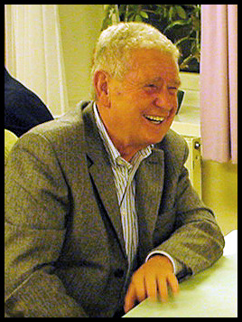 Kapitän Helmut Kolleß zum FRIEDEN-Bordfest 2005 / ABa dhwt-KptKolless-ba4440.jpg