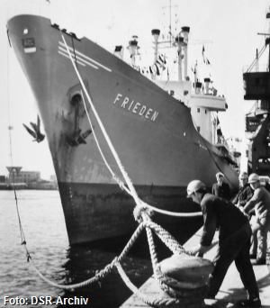 Die FRIEDEN im Überseehafen Rostock FFrieden-2017-dsr16.jpg