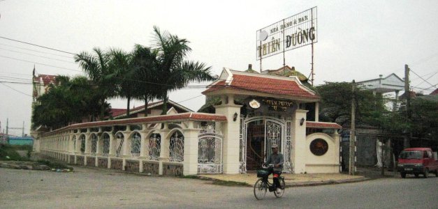 Restaurant & Bar Paradise, Hai Phong, 2008 slr-Haiphong-Paradise.jpg